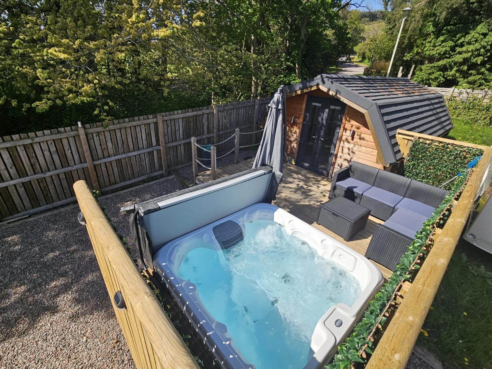 פורט ויליאם Morvan Pod & Hot Tub מראה חיצוני תמונה